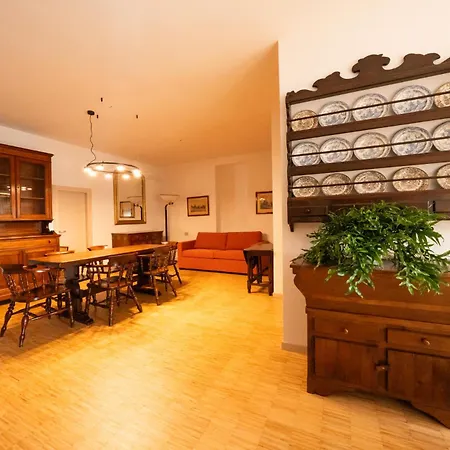 Roberto Historic House Γκούμπιο