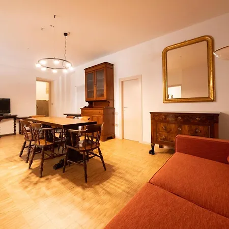 Roberto Historic House * Γκούμπιο