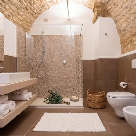 Roberto Historic House Губбио